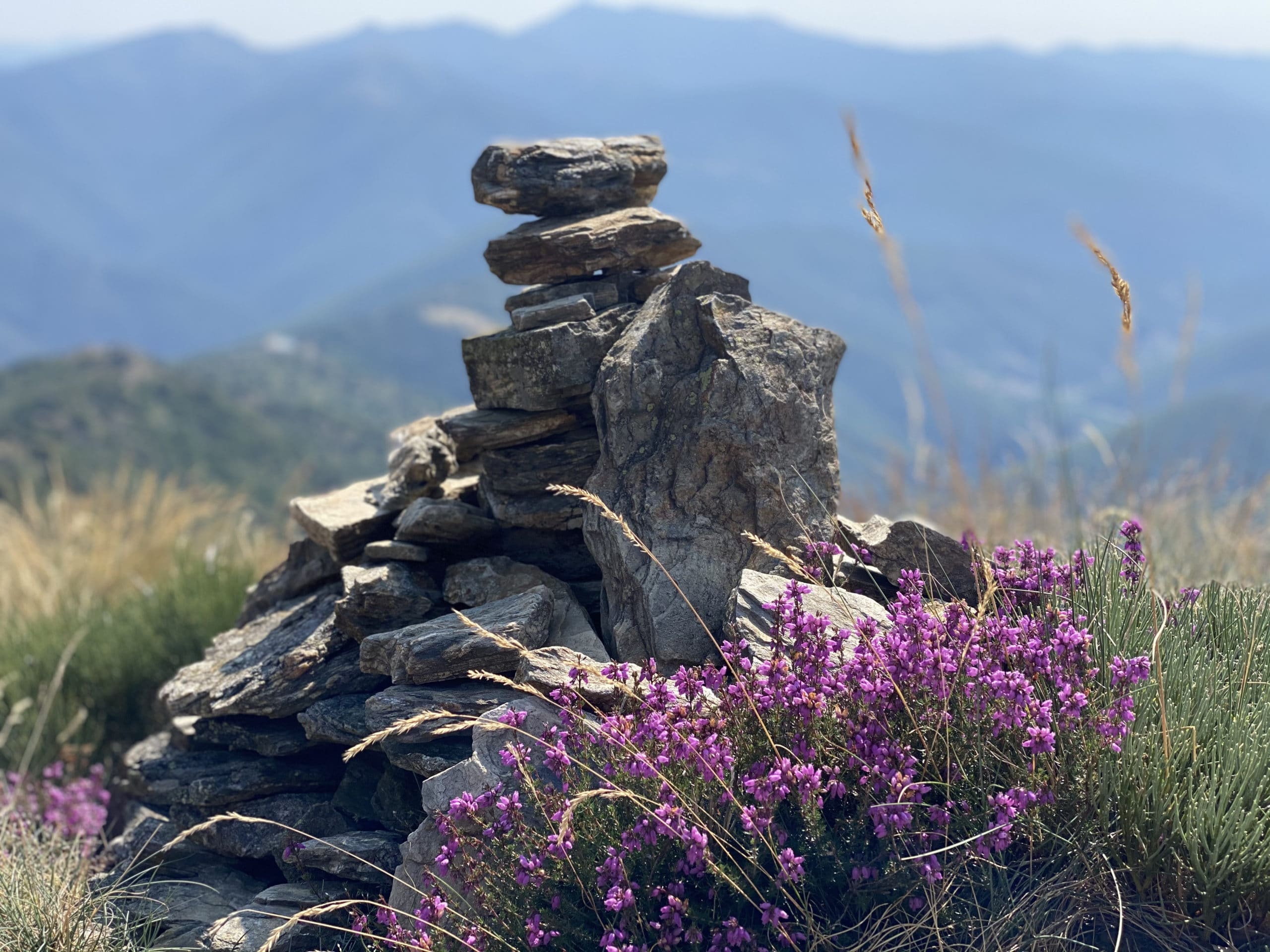 Photo d'un kairn en montagne